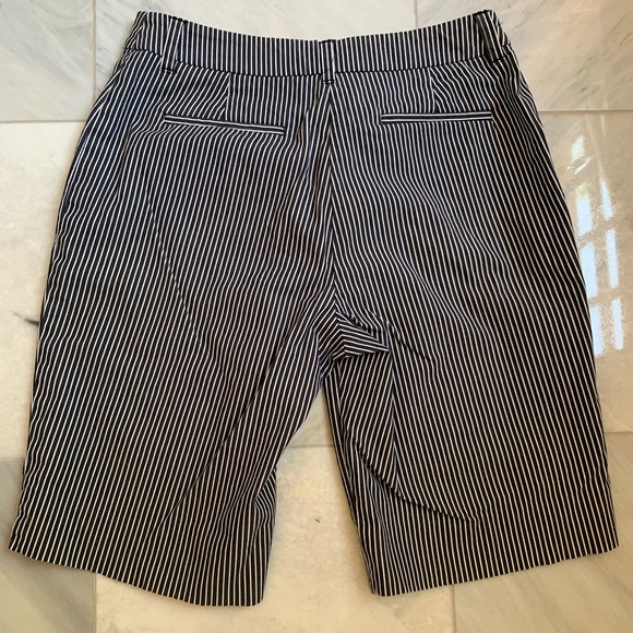 Anne Klein Sport Womens Size 4 Petite White Stripe Cotton Stretch Bermuda Shorts - Picture 3 of 9